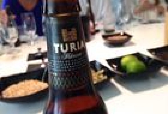 Cómo marcarte un tanto: nueve ideas para una cena en casa maridada con 'birra'