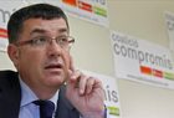 Compromís y EU creen que el PP intenta perpetuarse en el poder al reducir diputados
