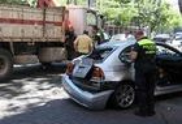 La grúa de Valencia, un servicio disputado con rentabilidad dudosa