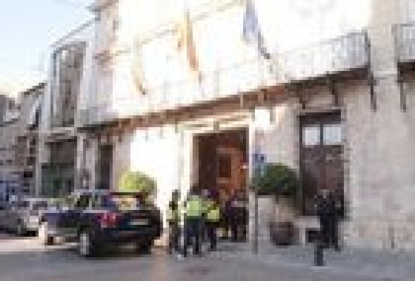 Un juez sentencia que nombrar asesores 