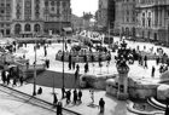 La historia tras el último viral: una foto de la Plaza del Ayuntamiento de Valencia