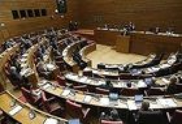 El PP valida en las Corts el decreto del Consell por el que nombró a sus consejeros sin pasar por la Cámara