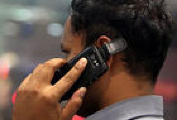 La mayoría de las operadoras de telefonía móvil incluirán desde hoy el IVA en sus anuncios