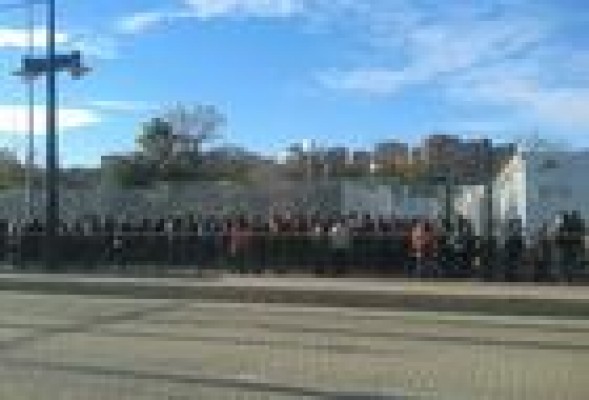 Empleados de RTVV se presentan en Burjassot al no haber recibido la comunicación formal del permiso retribuido