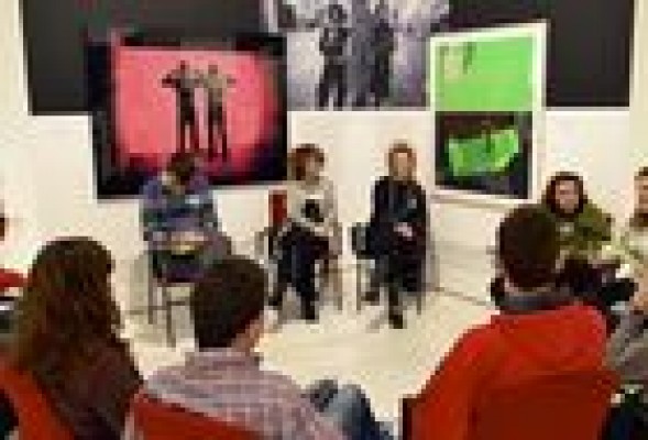 Sebastián Nicolau, Encarna Sepúlveda y Carolina Ferrer dialogan sobre el arte con personas con discapacidad