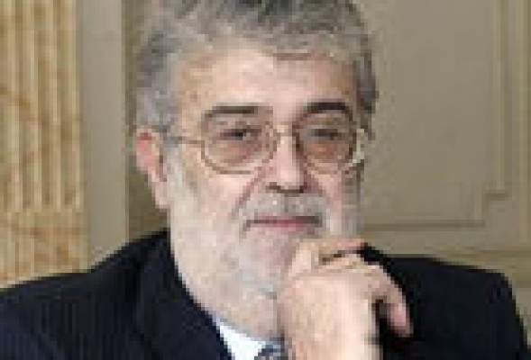 El mundo al revés de José Manuel Lara: vende barato y compra caro