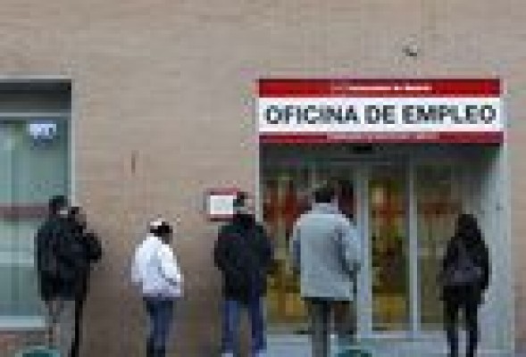 El paro baja en noviembre por primera vez en 17 años