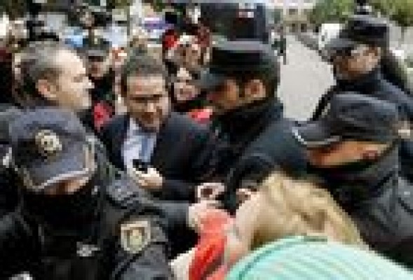 Sube la temperatura: arrecian las protestas contra Fabra y el PPCV