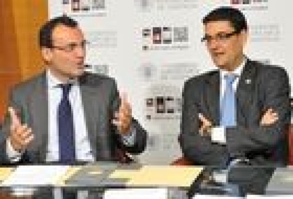 Telefónica y la UPV firman un convenio para que los ingenieros de 'telecos' hagan prácticas en la multinacional española