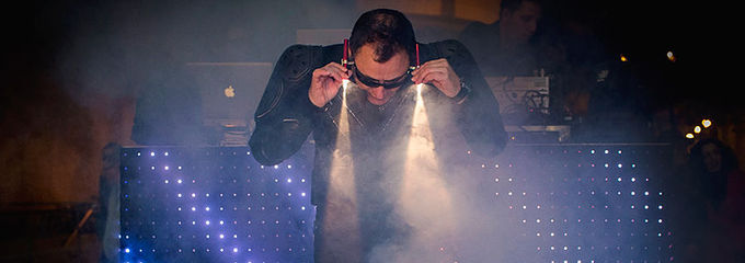 El viaje expositivo de Nino Bravo a Chimo Bayo bate el récord de asistencia en el MuVIM