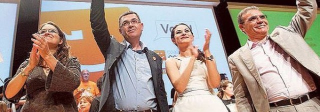 Los adheridos a Compromís recogen firmas para acelerar las primarias