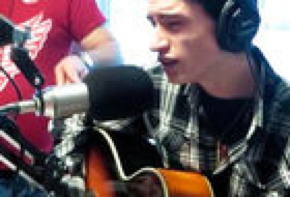 Elvis Presley resucita en la voz de un canadiense de 16 años