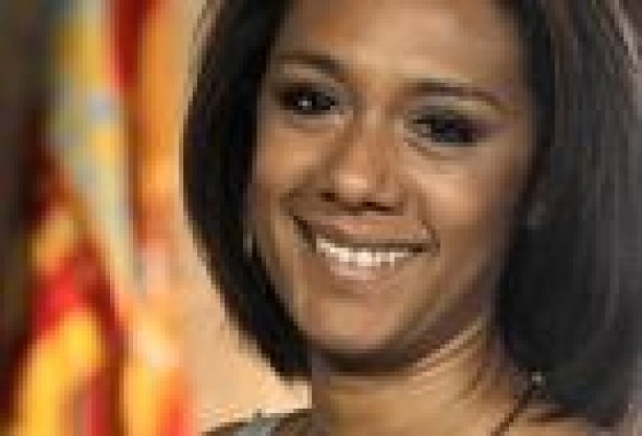 Perfil de Lola Johnson, una mujer con sonrisa de seda y puño de hierro