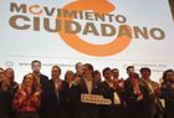 Rivera se presenta en Valencia con Asunción, Francisco y poco discurso local