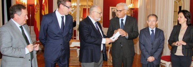 Moragues acaba con las facturas en el cajón pero no consigue pagarlas