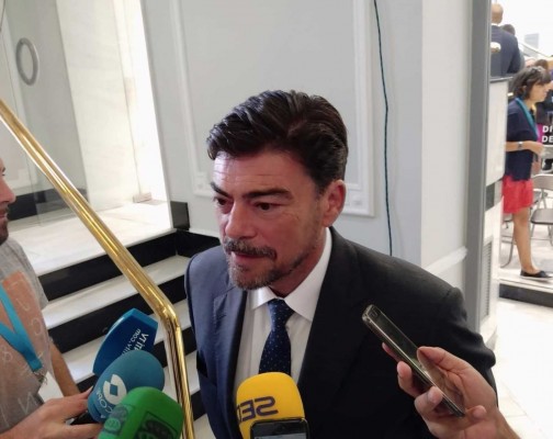 Barcala reclama unidad institucional a Consell y Gobierno frente a los depósitos del Puerto