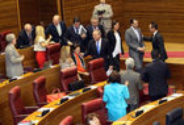 Políticos valencianos en 2013:  Año para olvidar, recordar o resistir