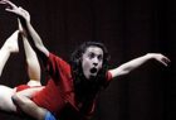 La danza contemporánea pone patas arriba a la Bella Durmiente en la Rambleta para los más pequeños