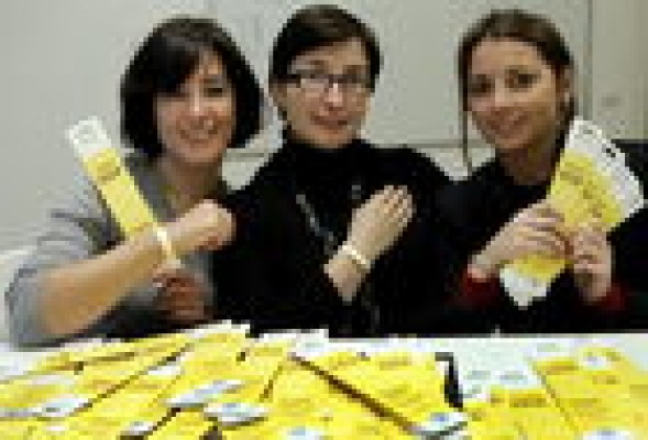 Una empresa valenciana desarrolla una pulsera que alerta de la exposición solar