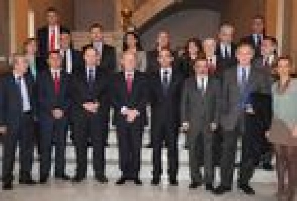 Ford, Porcelanosa, Pikolinos y Anecoop redactarán el plan de exportación de la Generalitat