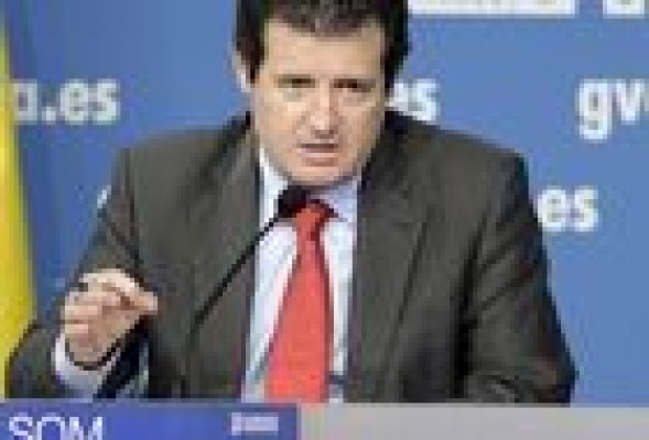 Císcar se ciñe a los estatutos del PP para hablar de Martínez aunque señala que si dependiera de él le relevaría