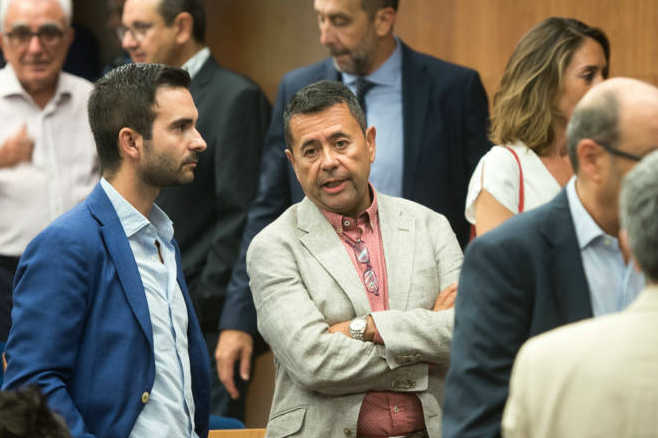 Juan Alcaraz, en el centro de la imagen, en un reciente acto de Ineca. Foto: PEPE OLIVARES - 