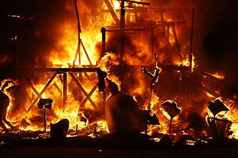 Valencia se prepara para una cremà con lluvia
