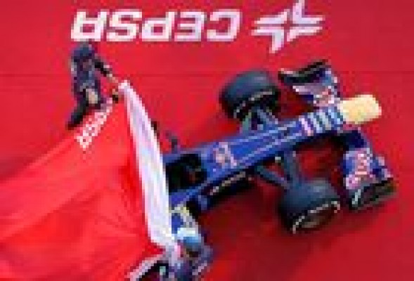 Toro Rosso presenta el nuevo 'STR9', con cambios en el morro