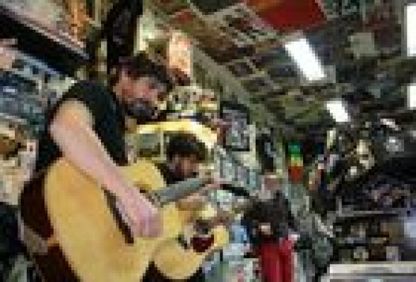 Regreso al vinilo: las tiendas de discos ganan (finalmente) la batalla a las grandes superficies 