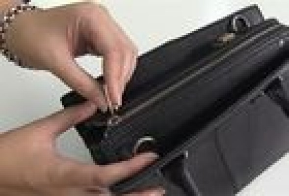 iBag, el bolso inteligente que detecta si gastas demasiado dinero