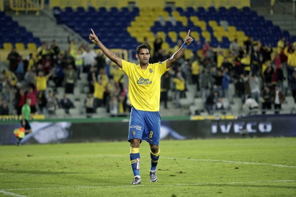 Las Palmas asalta Anoeta y se acerca a la salvación
