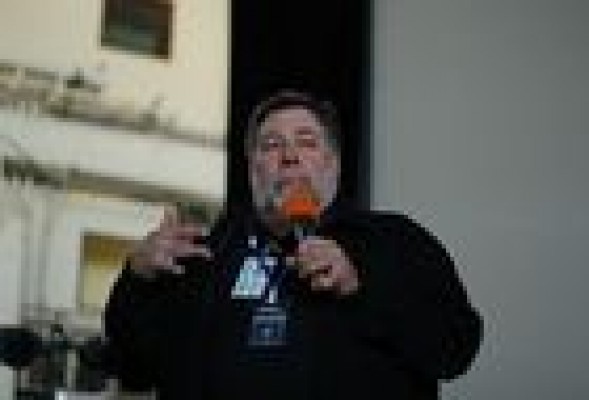 Apple debería lanzar un iPhone con Android, según Steve Wozniak