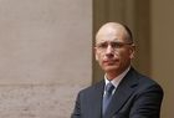 El primer ministro italiano, Enrico Letta, presenta su dimisión