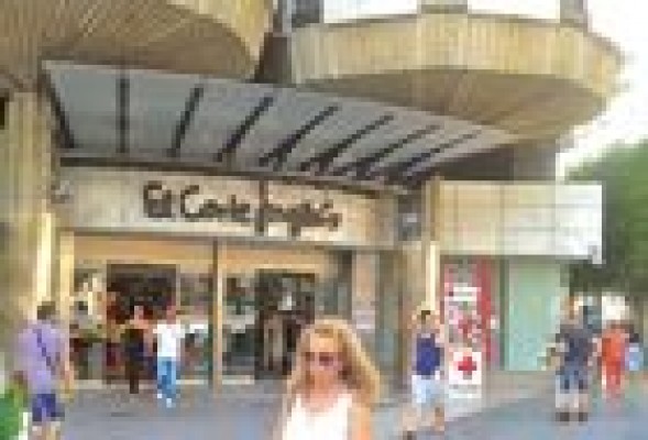 El Corte Inglés recibe ofertas para vender varios de sus centros comerciales en Valencia