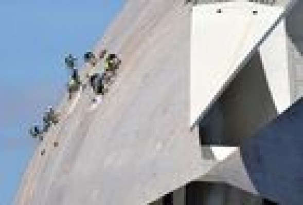 Comienzan las pruebas de pintura en la cubierta del Palau de Les Arts