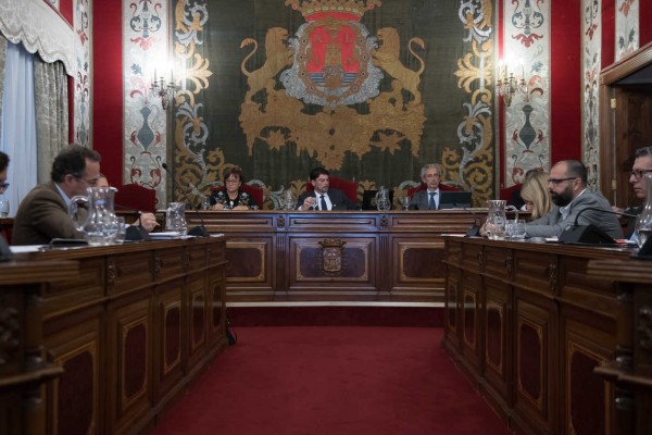Bloque político contra los depósitos de combustible en el Puerto de Alicante