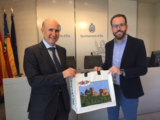 Elche lanza con el Banco Sabadell una campaña para favorecer el comercio de proximidad