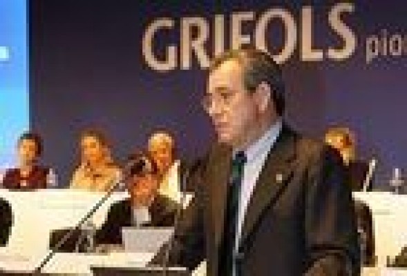 Grifols inicia el proceso de refinanciación de su deuda con las acciones en máximos