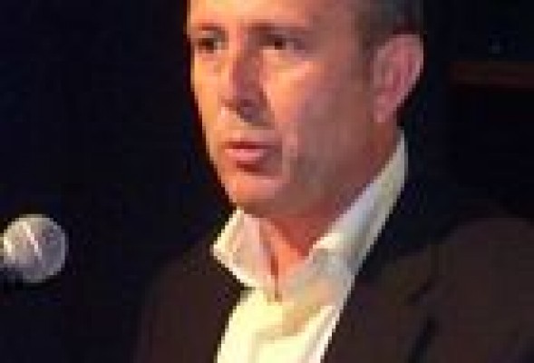 Enric Bataller consigue los avales para las primarias de Compromís al Parlamento Europeo
