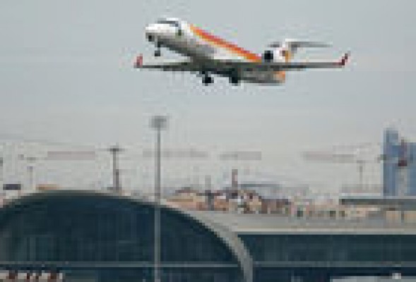 La consultora encargada de vender Air Nostrum convenció a los pilotos para bajarse el sueldo