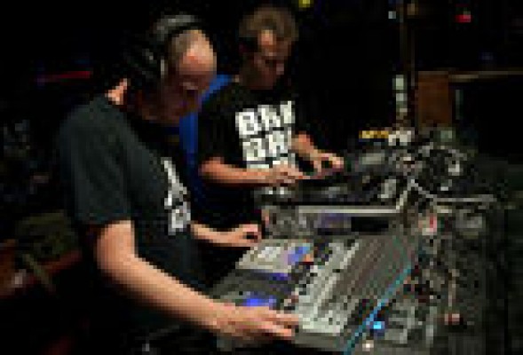 Llega el estreno de ‘Europe In 8 Bits': cuando la chatarra electrónica se convierte en música 