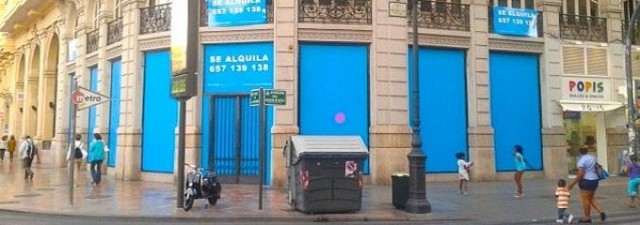 El Valencia CF abre su primera tienda con restaurante en la plaza del Ayuntamiento