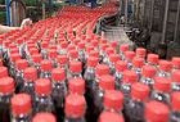 Los trabajadores de Coca-Cola de Alicante reabrirán cautelarmente la producción