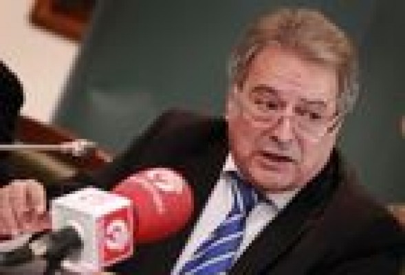 Rus reitera su desacuerdo con Fabra y defiende que un político no debe dejar el cargo si no hay condena