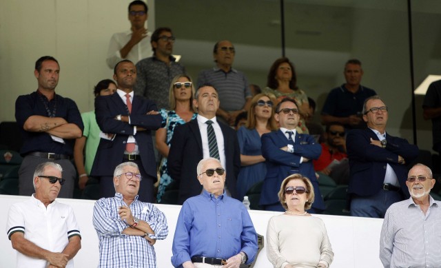 La Fundación del Elche niega que el IVF tuviera que recurrir a un notario para notificarle su oposición a que apoyase hoy la polémica ampliación de capital