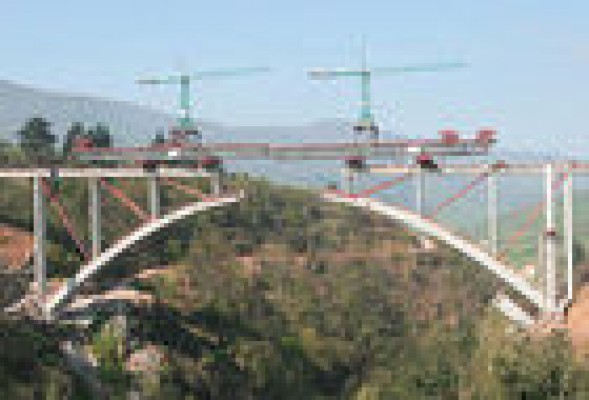Las grandes constructoras reducen su cartera de obra internacional