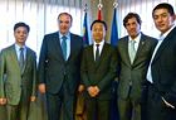 Financieros, constructores e industriales chinos se interesan por Valencia