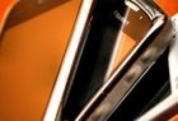 El primer teléfono dual con Android y Windows Phone llegará en junio