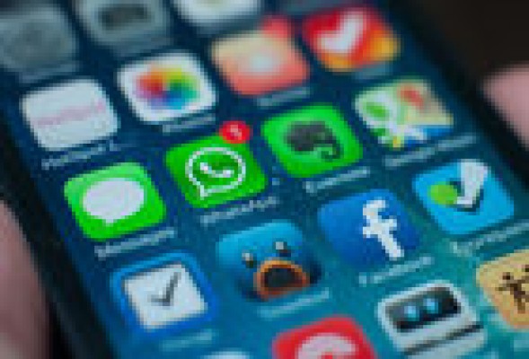 <em>Telefónica, el servicio de voz WhatsApp y el nuevo parasitismo </em>