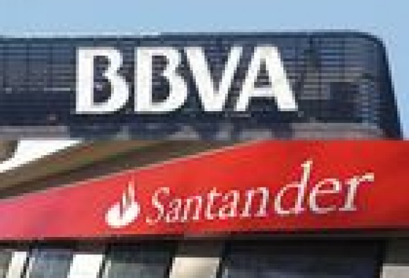 Moody's mejora a Santander y BBVA